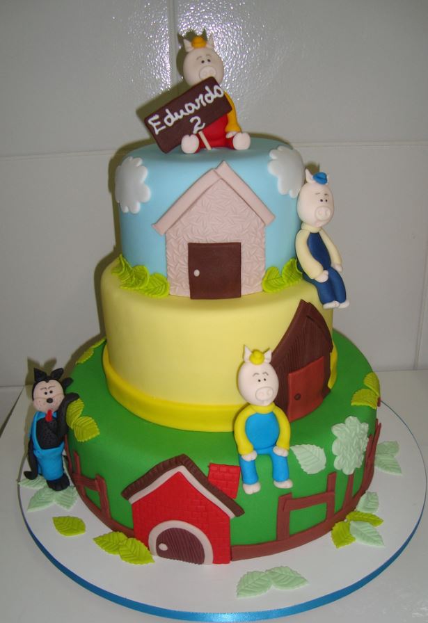 3 Litte Pigs 3 tier second birthday cake.JPG