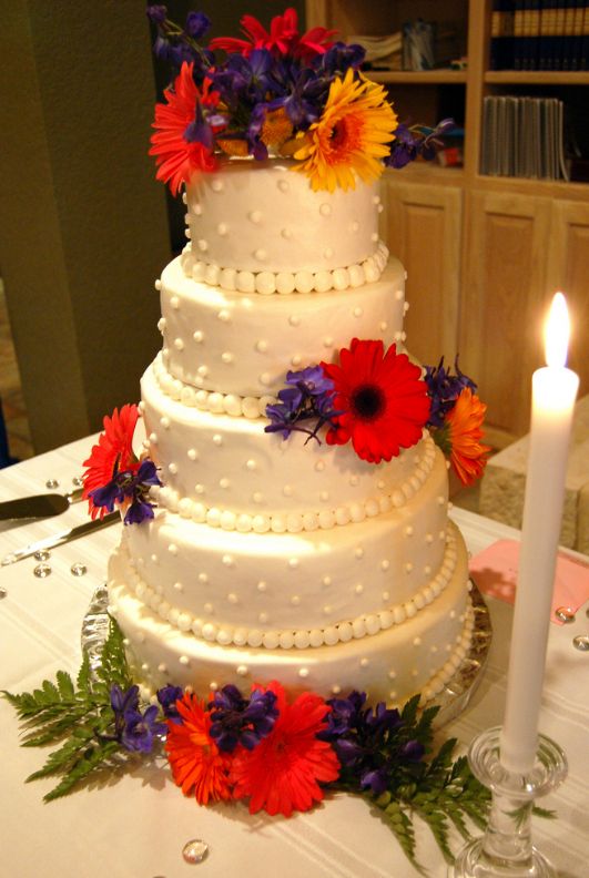 Four tier wedding cake with pearls and wild flowers.JPG