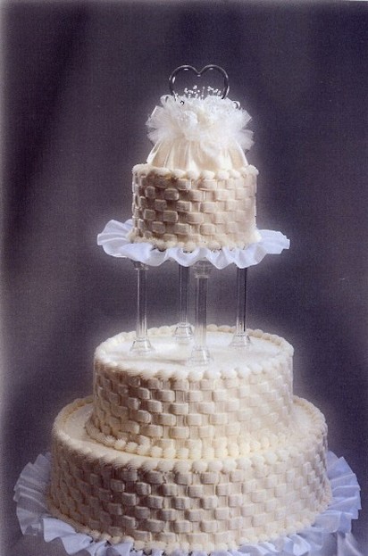 cream wedding cake photo