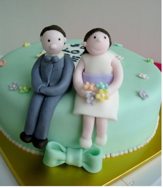 anniversary cake designs with figures.jpg