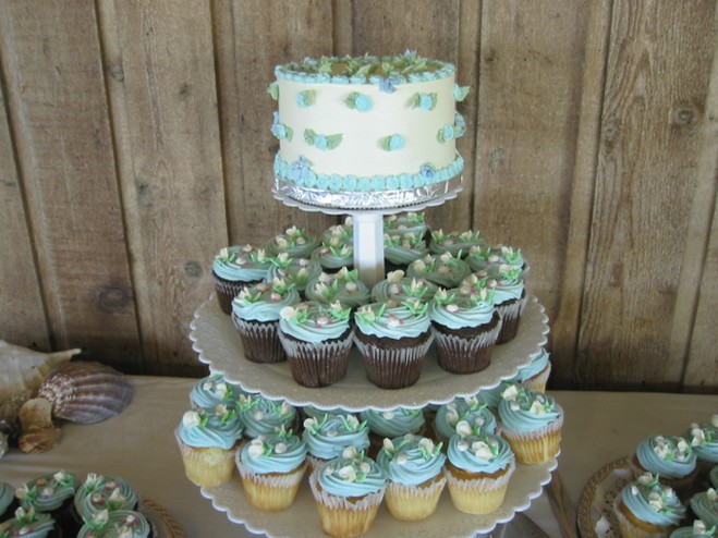 photo of Wedding cup cakes in blue and white