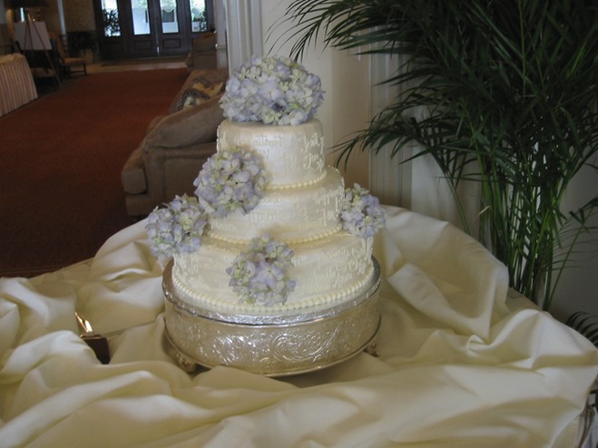 ivory fashion Wedding cake photo