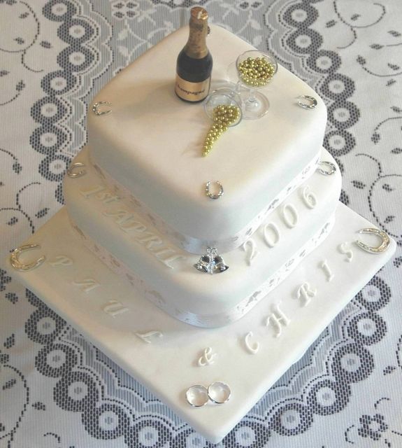 Wedding cake in square shape