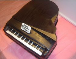 Black piano birthday cake.JPG