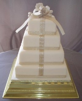 photos of wed parcel cake in cream color and boxy shape