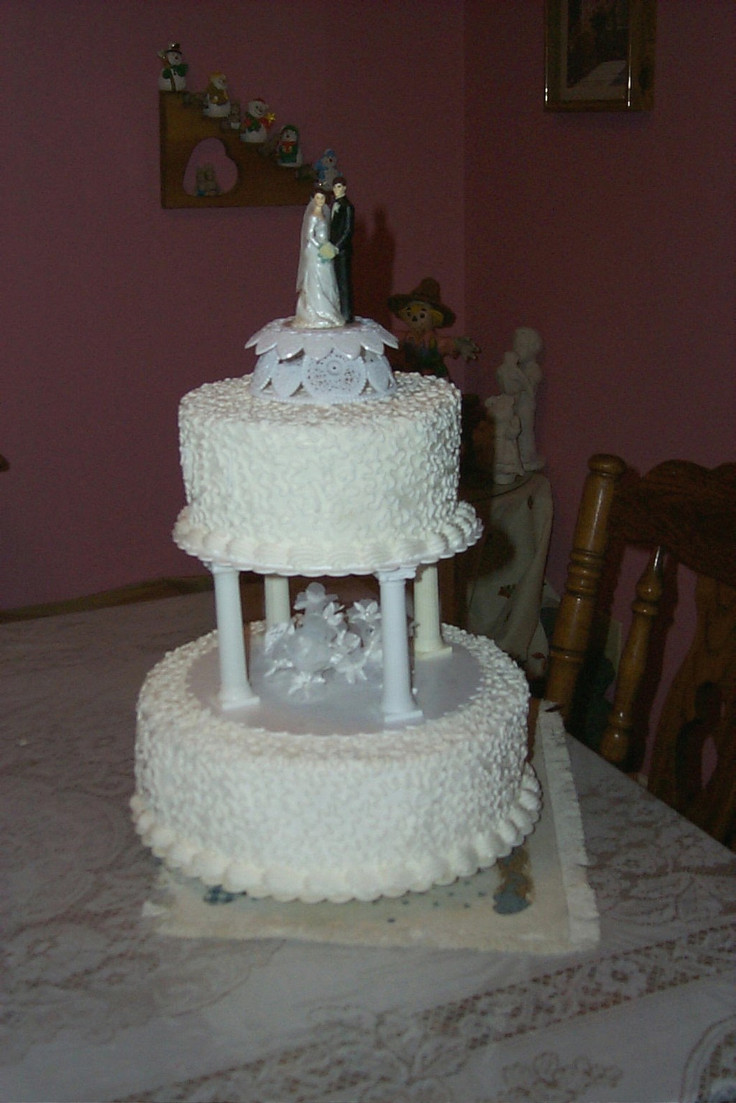 wedding white lines with two tiers and bride groom topper