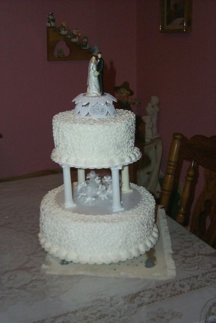 wedding white lines with two tiers and bride groom topper