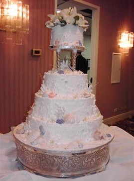 wedding cake with sea shell