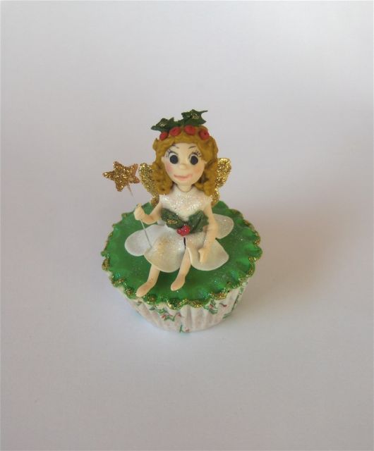 Christmas fairy on christmas cupcake.jpg