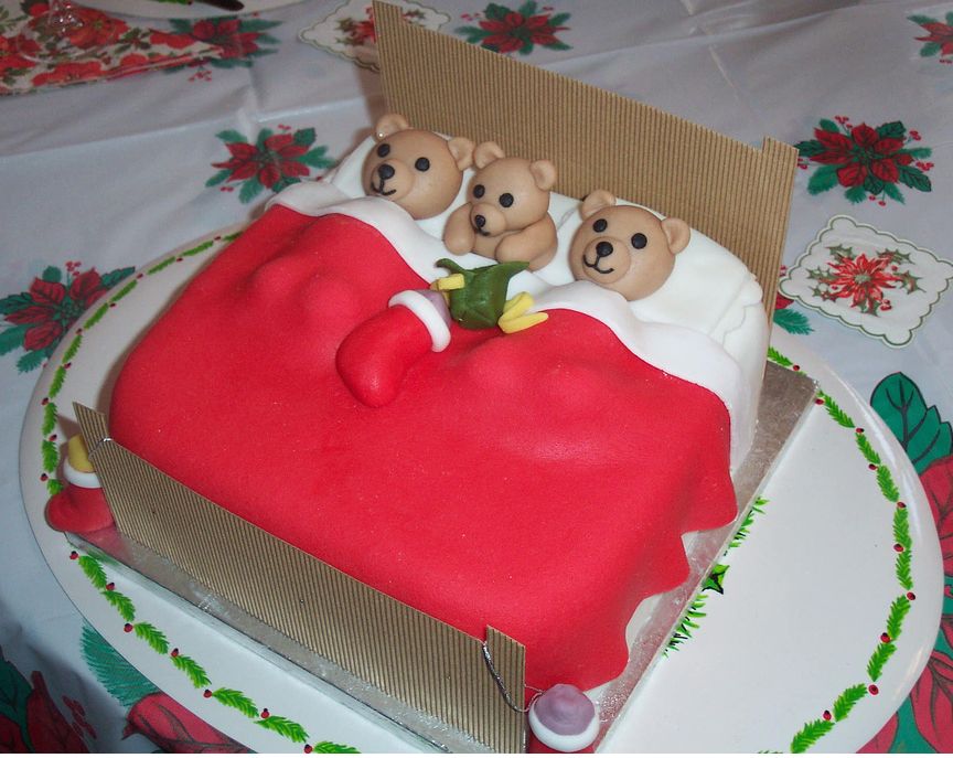 decorating christmas cake image.JPG