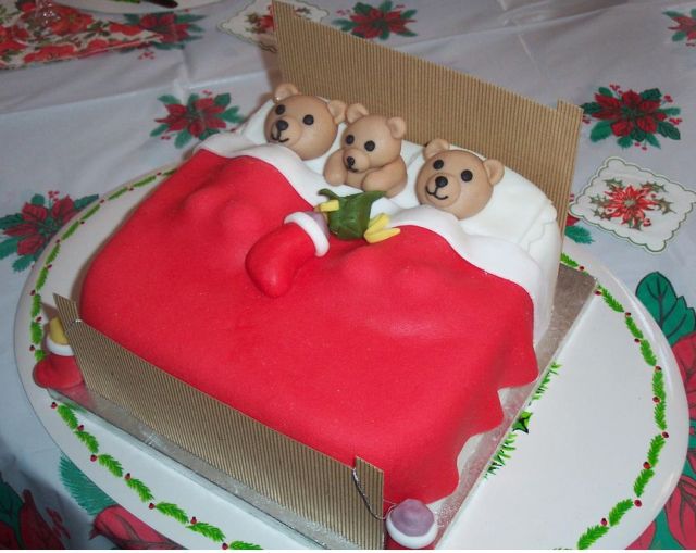 decorating christmas cake image.JPG