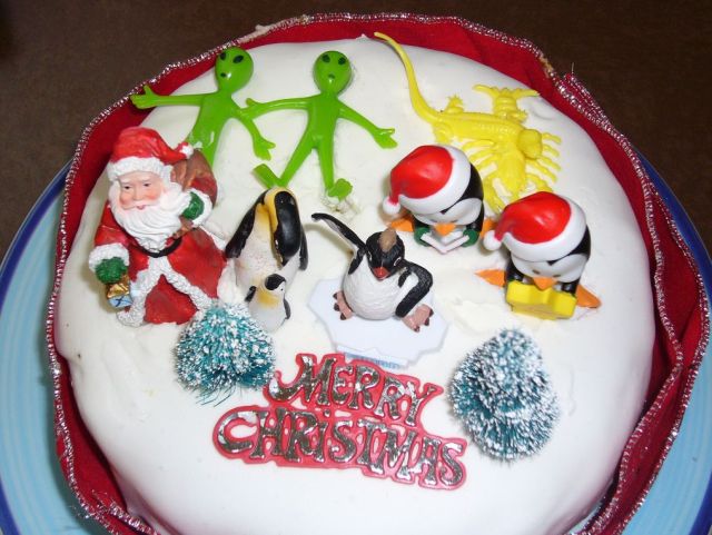 kids christmas cake.JPG