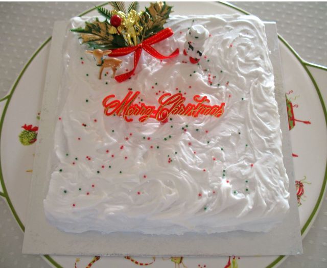 Moist Christmas cake with snowman and deer.JPG
