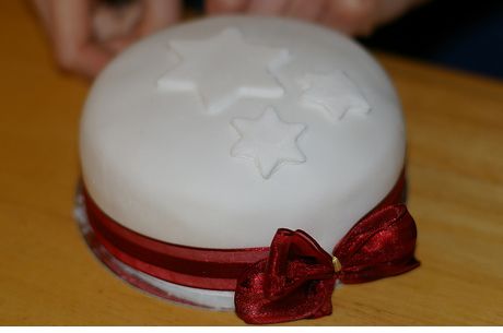 Simple white Christmas cake.JPG
