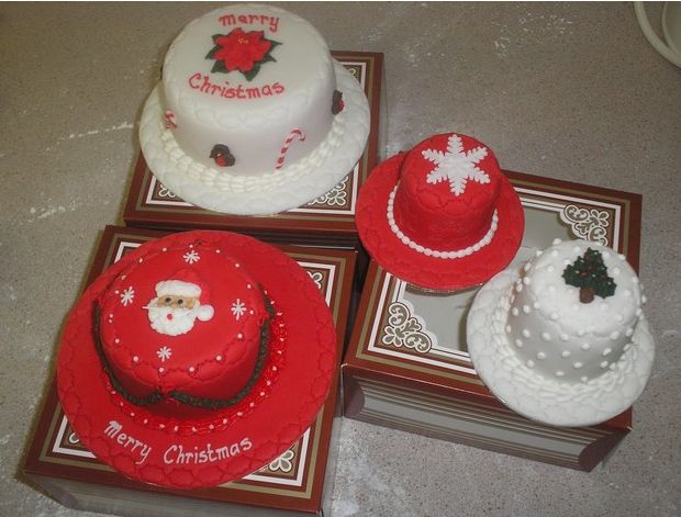 Bright red and white mini christmas cakes images.JPG
