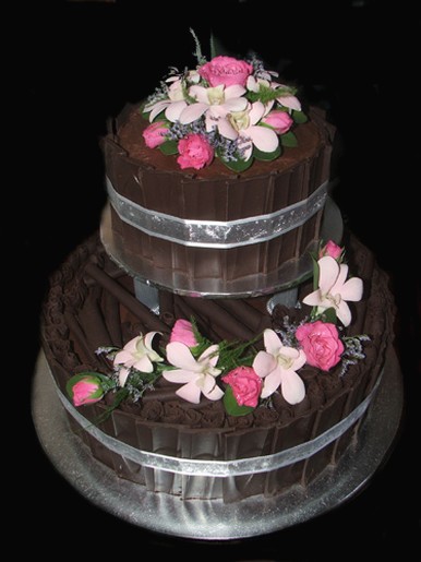 chocolate wedding cake with pink flowers