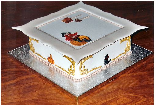 Elegant classic halloween cake.JPG