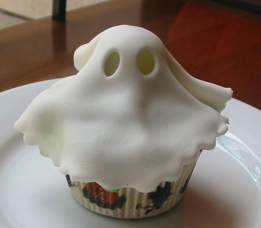 Ghost cupcake pictures.JPG