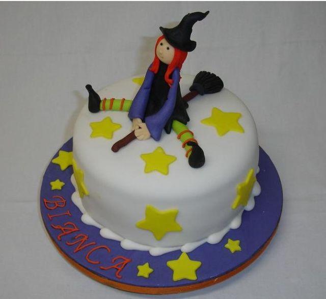 Halloween cake decorations.JPG