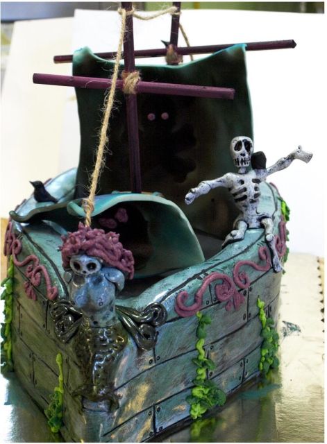 Halloween pirate ship cake.JPG