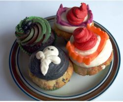 Picture of halloween cup cakes.JPG