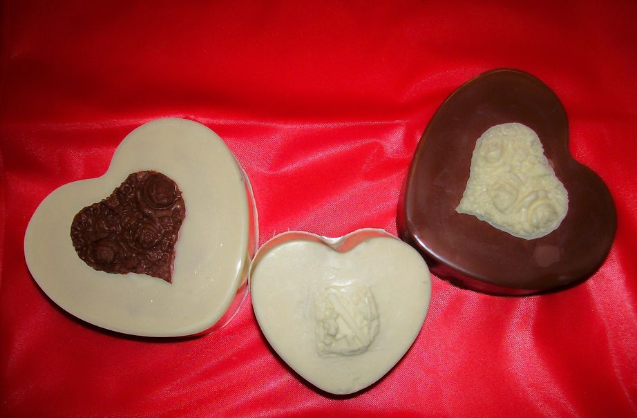 pictures of valentines day cakes.JPG