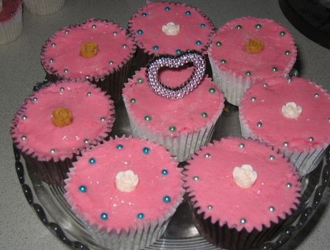 Pink valentines day cup cake.JPG