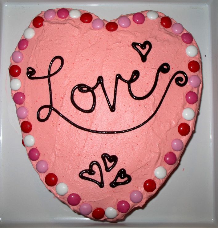 Pretty homemade valentines day cake.JPG
