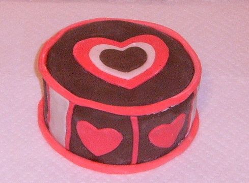 Round chocolate valentines day cake.JPG