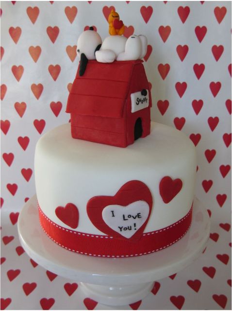 Snoopy valentines cake.JPG