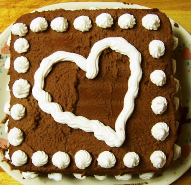 Square valentines day cake.JPG