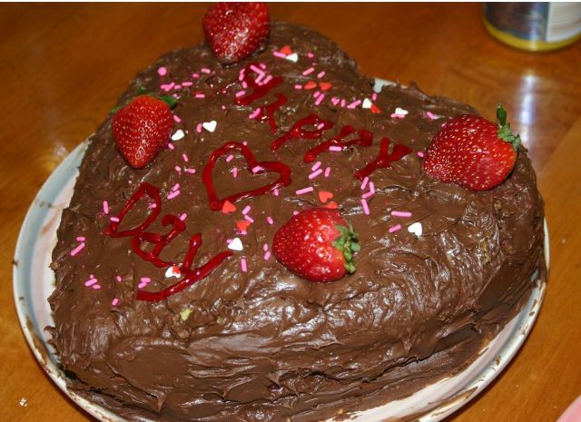 strawberry valentine cake in chocolate.JPG