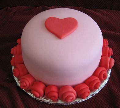 Trendy Valentines cake in pink with red decor.JPG