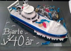 Fishing Boat Yacht Cake with Seafood Theme presented on Glass Square Plate.JPG