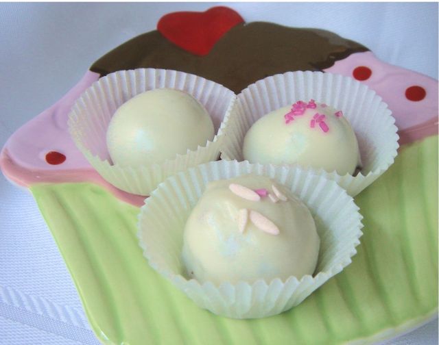 cute valentine cakes.JPG
