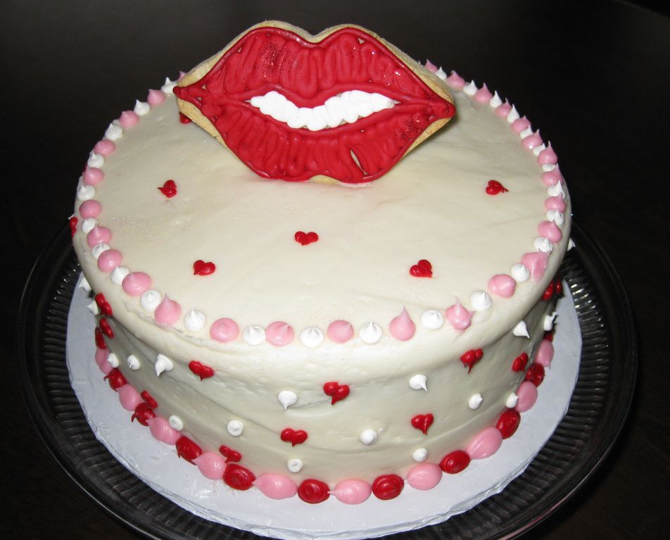Funny valentines day cake with big lips on the center.JPG