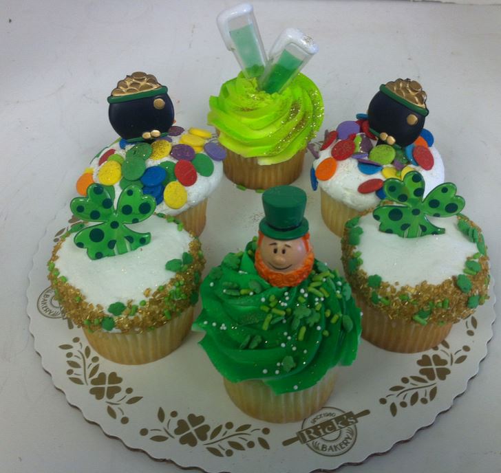 St Patricks cupcakes party pictures.JPG