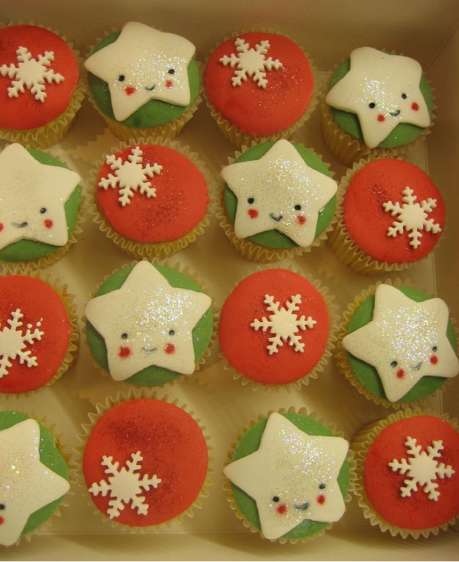 Cute Christmas cupcakes with snowflakes and stars.PNG