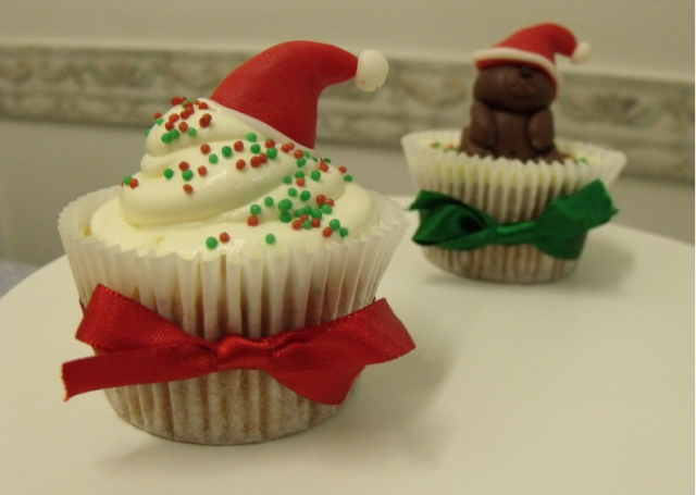 Cute Christmas cupcakes images.PNG