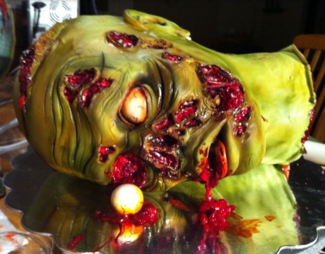 Halloween zombie cake photo with zombie head blooding.JPG