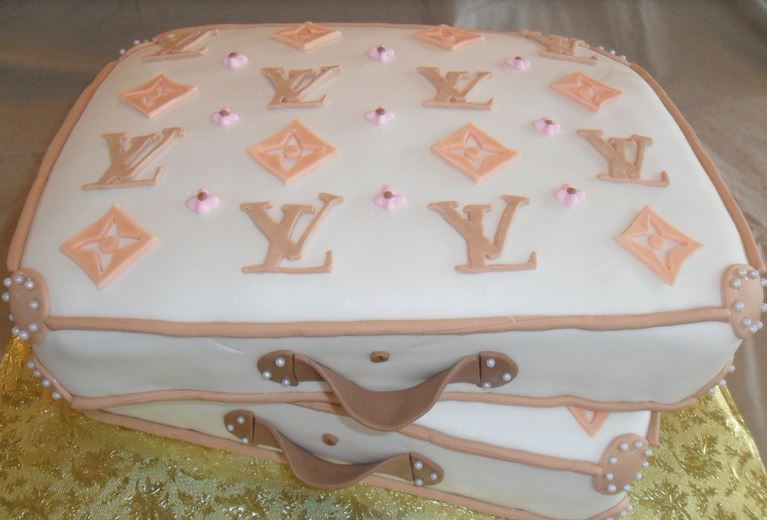 White suiteses louis vuitton cakes pictures.JPG