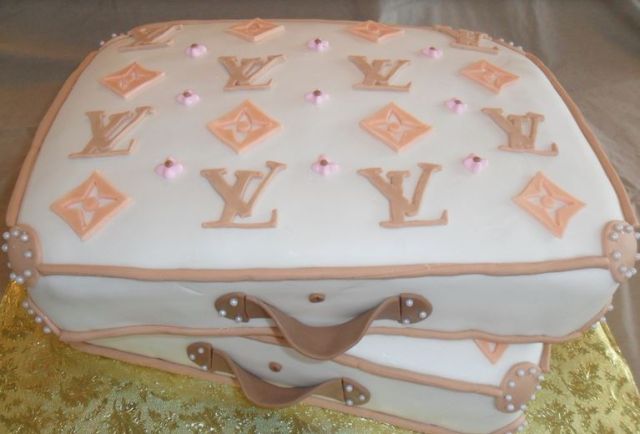 White suiteses louis vuitton cakes pictures.JPG