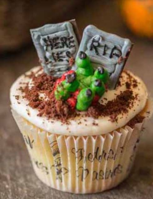 Scary cupcake with grave yard theme cake.JPG