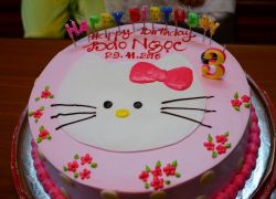 Cute Pink Hello Kitty Cake for 3 year-old Girl.JPG