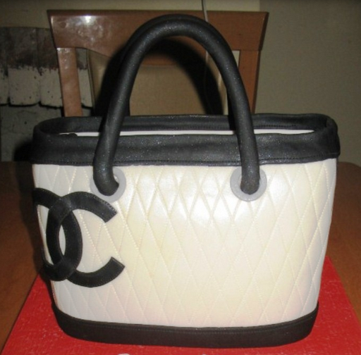 Chanel tote cake picture.PNG