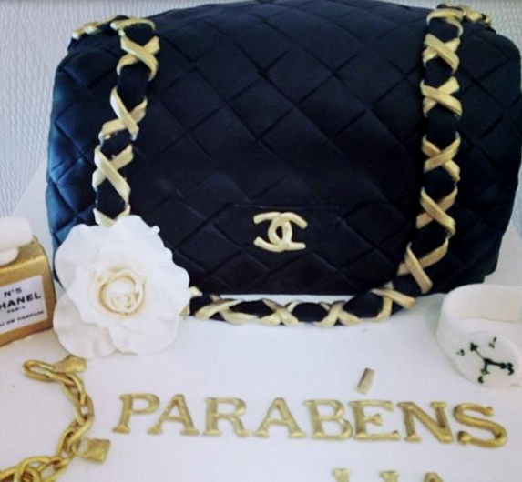 Classic Chanel handbag cake with gold chain strap.PNG