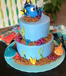 Findy Dory Cake in 2 Tiers with Nemo & Destiny.JPG