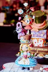 Alice in Wonderland Sculpted Cake with Cheshire Cat.JPG