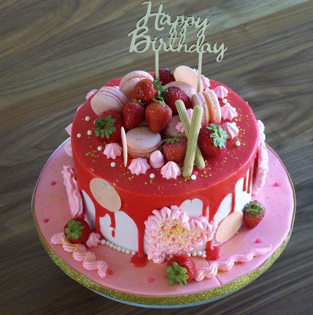 Strawberry Flavor Birthday Cake with Macaroons