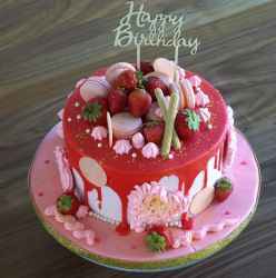 Strawberry Flavor Birthday Cake with Macaroons